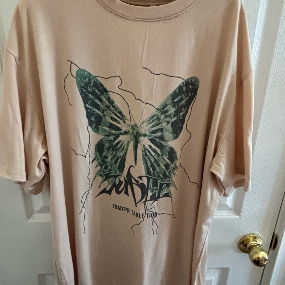 Graphic Butterfly Tee in Beige with Green Print